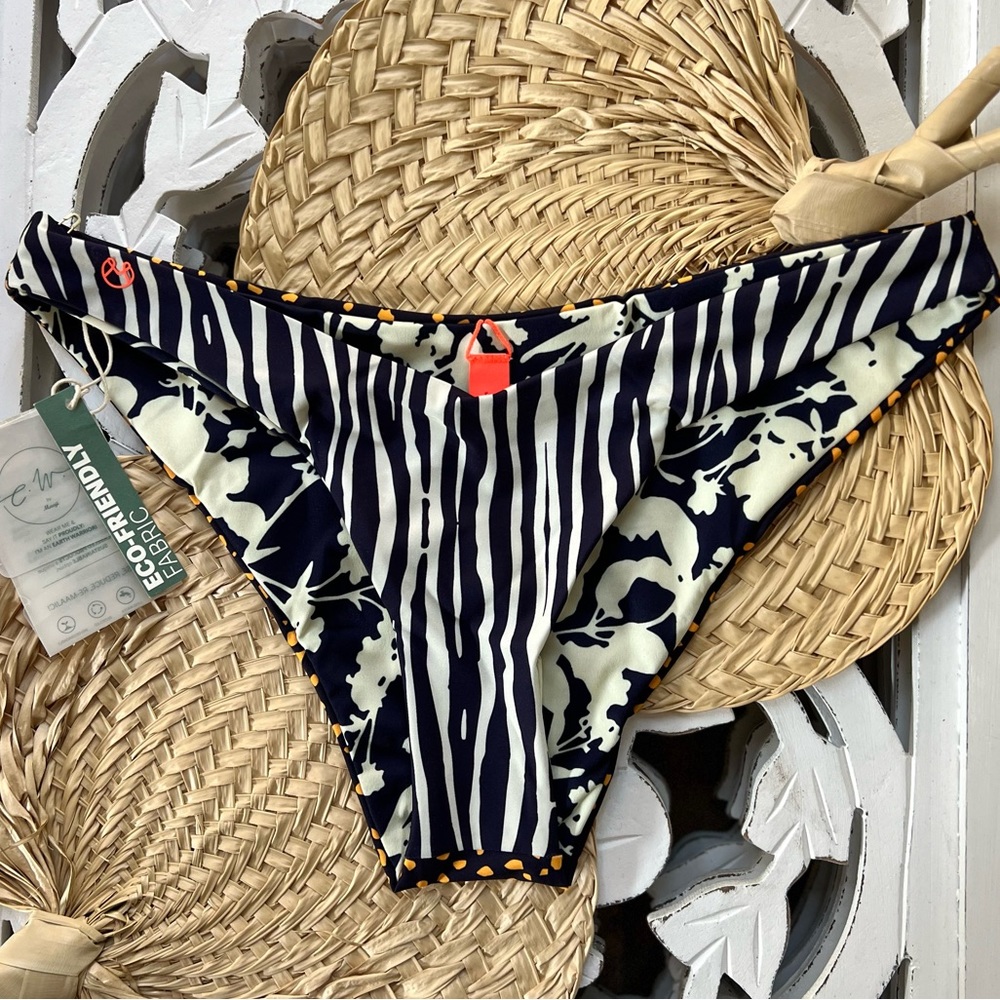 🌴 MAAJI 🌴 Reversible Floral Animal Print V Front Bikini Swim Bottom